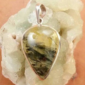 STERLING SILVER PREHNITE NECKLACE